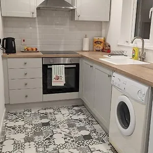 Stylish Family House Close To Heart Of With Free Parking Apartment